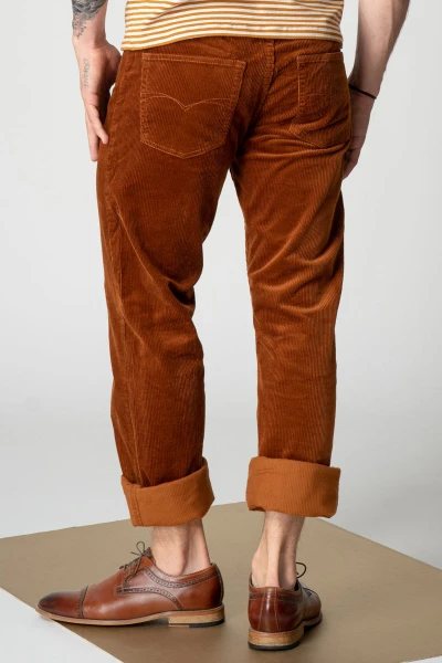 Cordhose für Herren in Farbe Curry Straight Leg Frontansicht