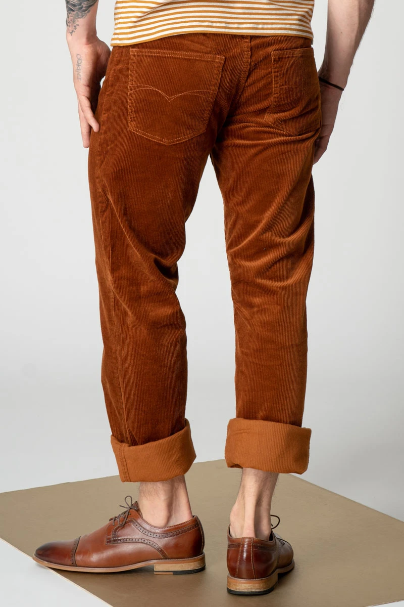 Cordhose für Herren in Farbe Curry Straight Leg Rückansicht