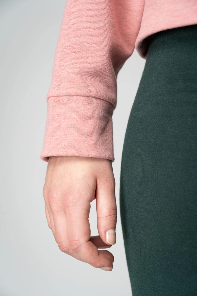 Hoodie für Damen aus Baumwolle in Rosa Detailansicht Ärmelbündchen