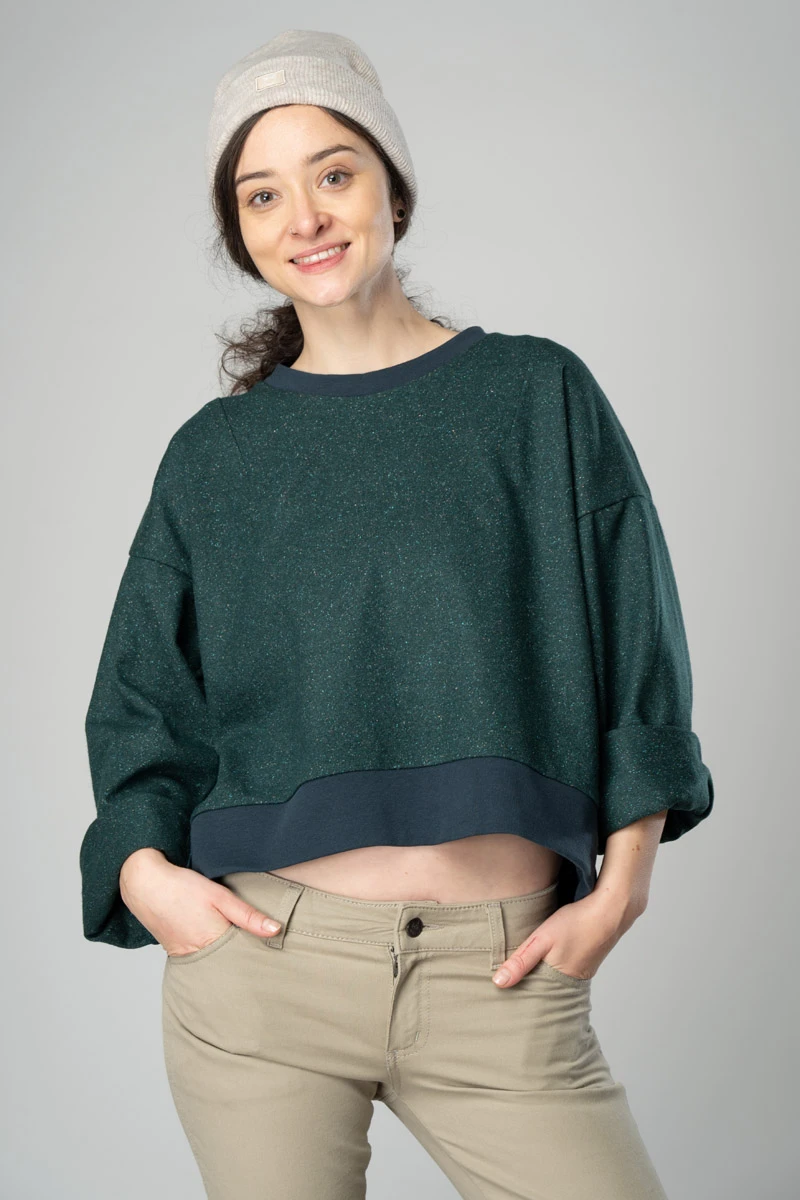 Oversize Pullover in Dunkelgrün für Damen von vorne