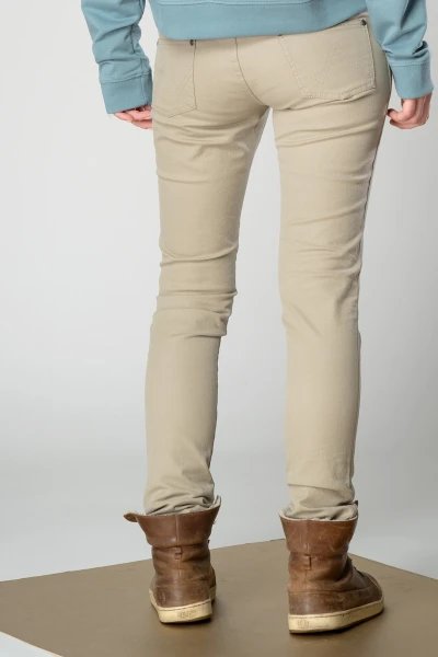 Low Waist Hose für Damen Slim Fit in Beige Nahansicht von vorne