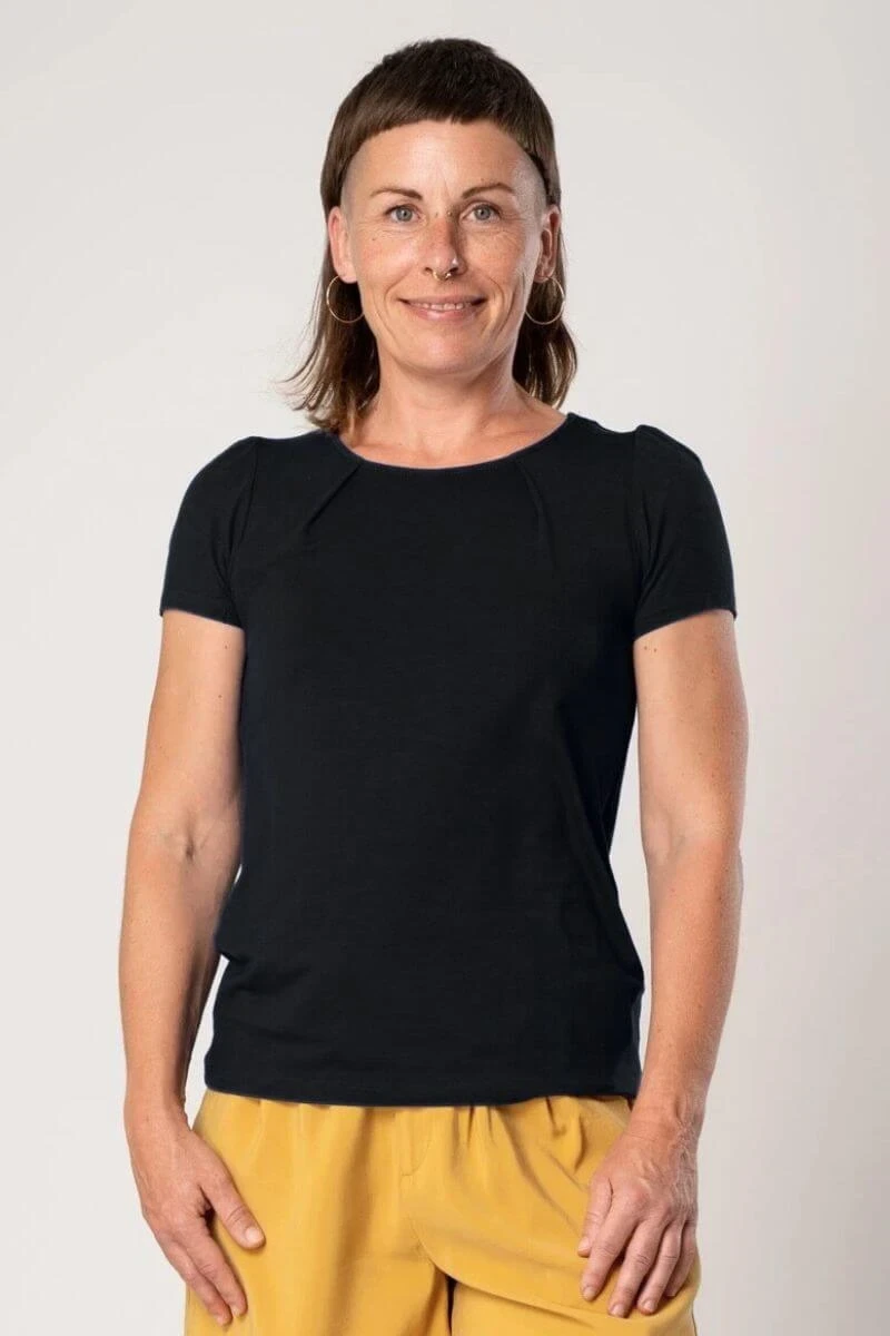 Viskose T-Shirt für Damen in Schwarz Potatoes von Mrs.Hippie Frontansicht