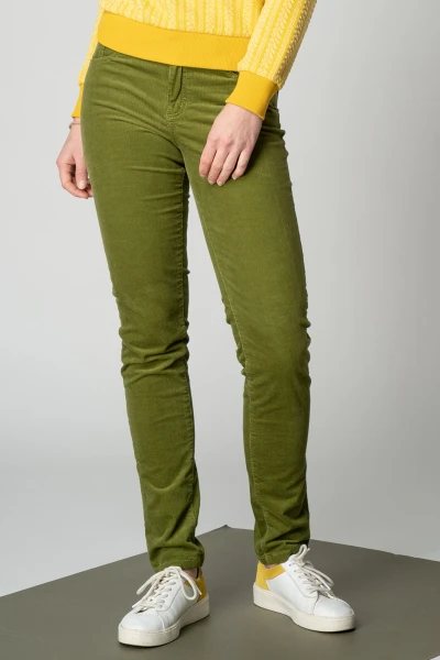 Cordhose für Damen Slim Fit in Grün Nahaufnahme von vorne