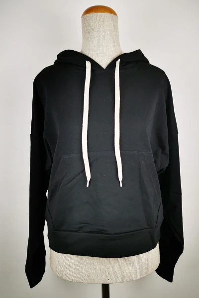 Schwarzer Hoodie für Damen aus Baumwolle Frontansicht