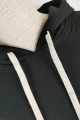 Schwarzer Hoodie für Damen aus Baumwolle Detailansicht Kapuzenband