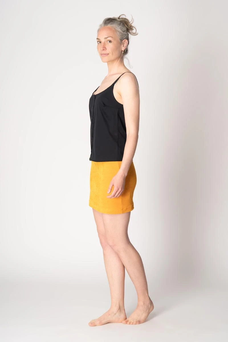 Gelber Minirock aus Jerseycord von Potatoes Seitenansicht links