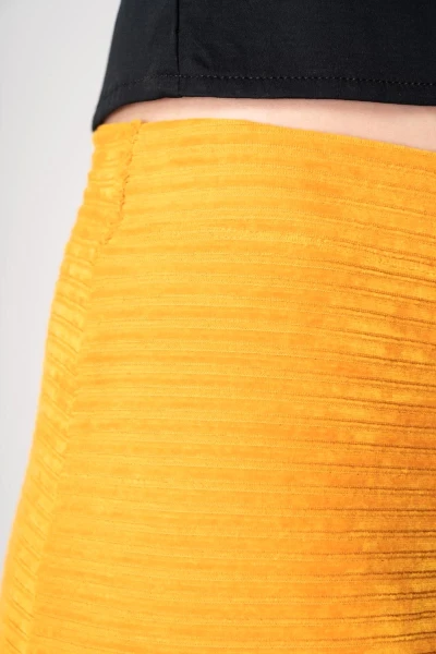 Gelber Minirock aus Jerseycord von Potatoes Detailansicht Stoff