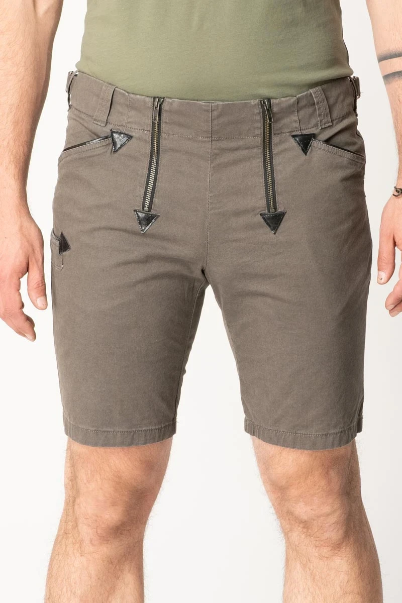 Kurze Zimmermannshose aus Baumwolle in der Farbe Cappuccino Frontansicht