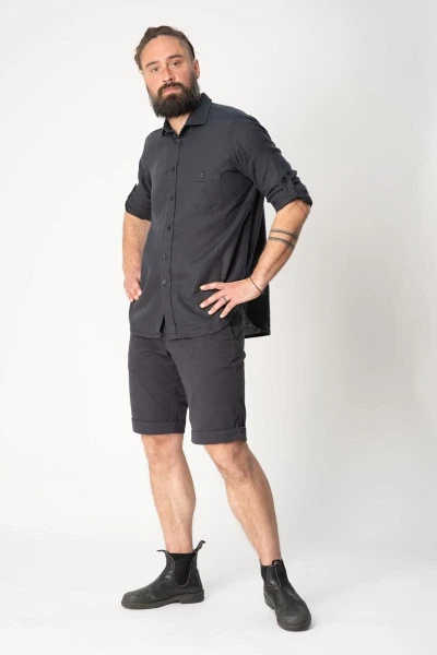 Leinenhemd für Herren in anthrazit langärmlig Seitenansicht links
