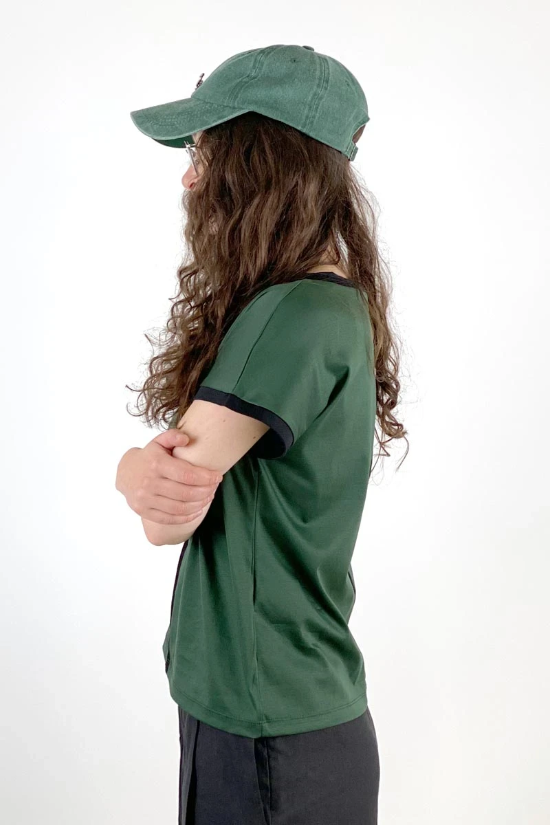 Blusentop aus Bio-Baumwolle in dunkelgrün Seitenansicht links