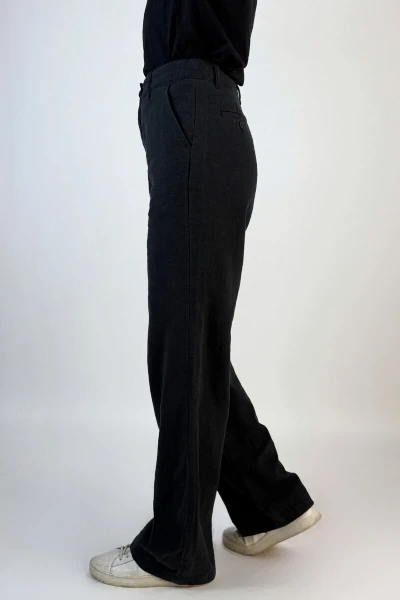 Schwarze Leinenhose für Damen mit weitem langen Bein Seitenansicht links