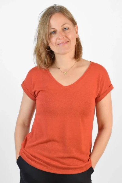 T-Shirt aus Leinen für Damen in orangerot mit V-Ausschnitt