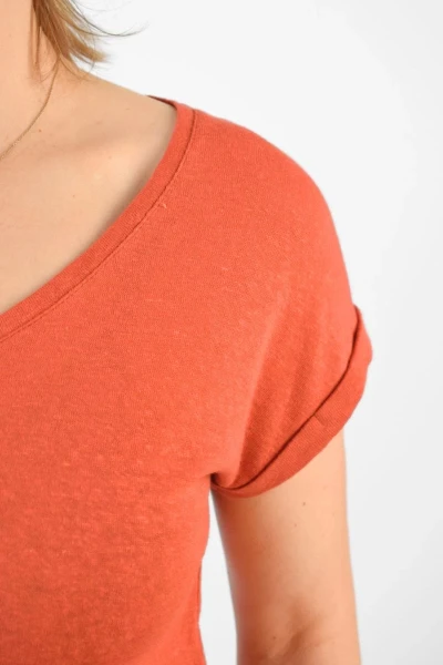 T-Shirt aus Leinen für Damen in orangerot mit V-Ausschnitt Detailansicht