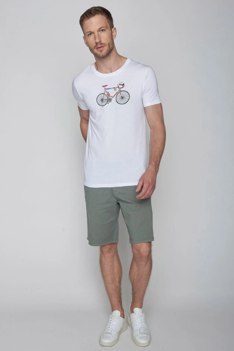 Greenbomb T-Shirt für Herren in Weiß Biobaumwolle mit Bike-Print in Kombination mit grüner Bermuda-Shorts