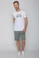 Greenbomb T-Shirt für Herren in Weiß Biobaumwolle mit Bike-Print in Kombination mit grüner Bermuda-Shorts