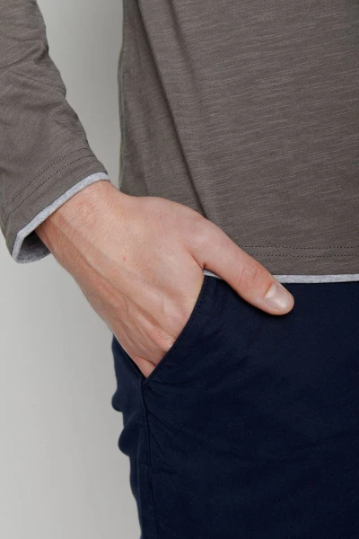 Greenbomb Langarmshirt für Herren aus Bio-Baumwolle in Grau Detailansicht Ärmel