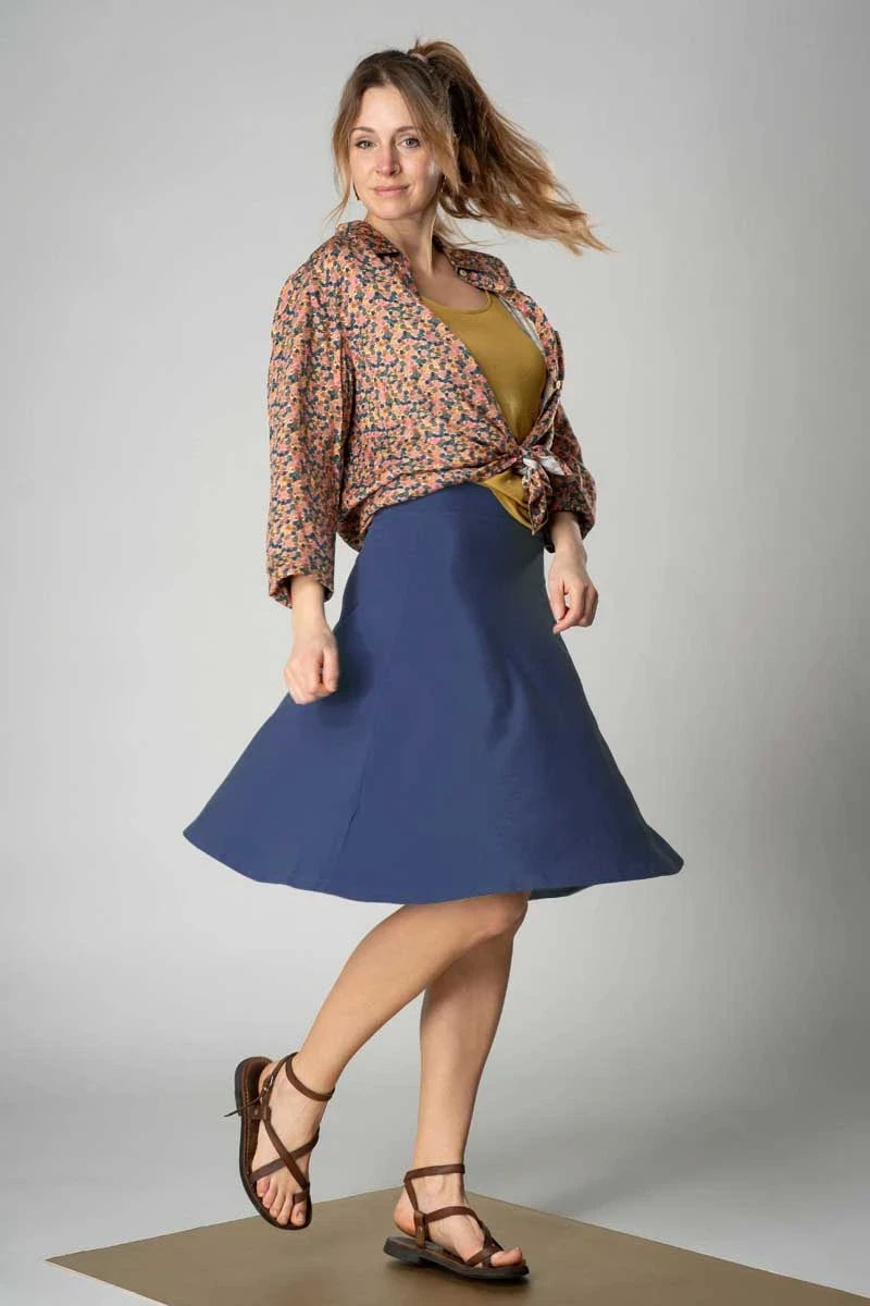 Midirock aus Bio-Baumwolle in Blau mit elastischem Bund von Green Potatoes Frontansicht