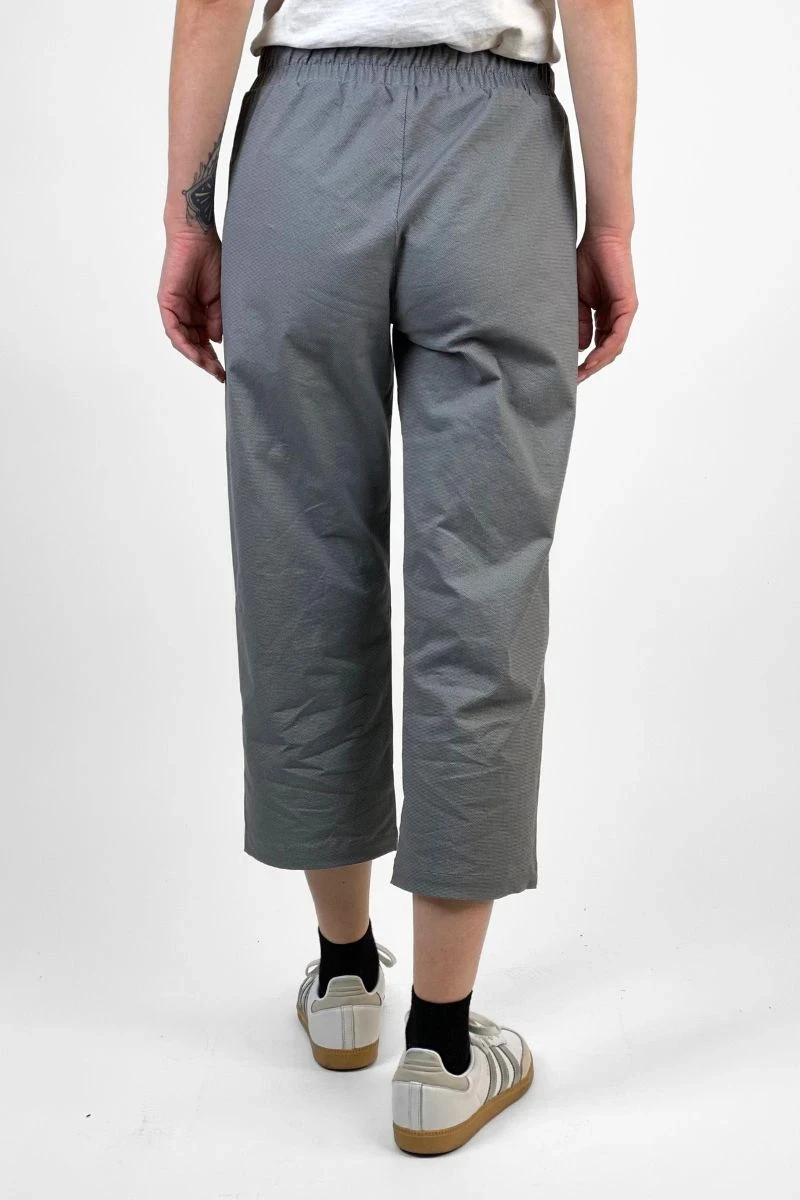 Schlupfhose für Damen Baumwolle in Grau-Schwarz fein strukturiert mit elastischem Bund Rückansicht