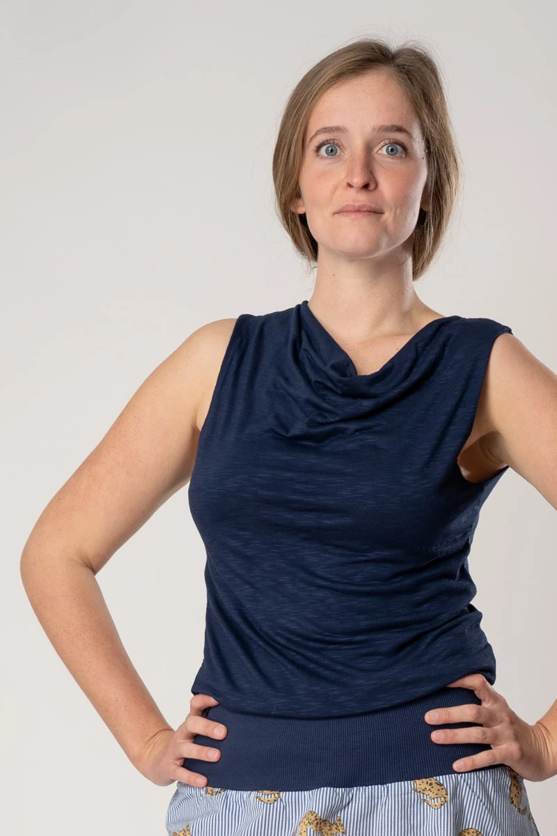 Frontansicht von Top "Marie" aus Viskose in Dunkelblau
