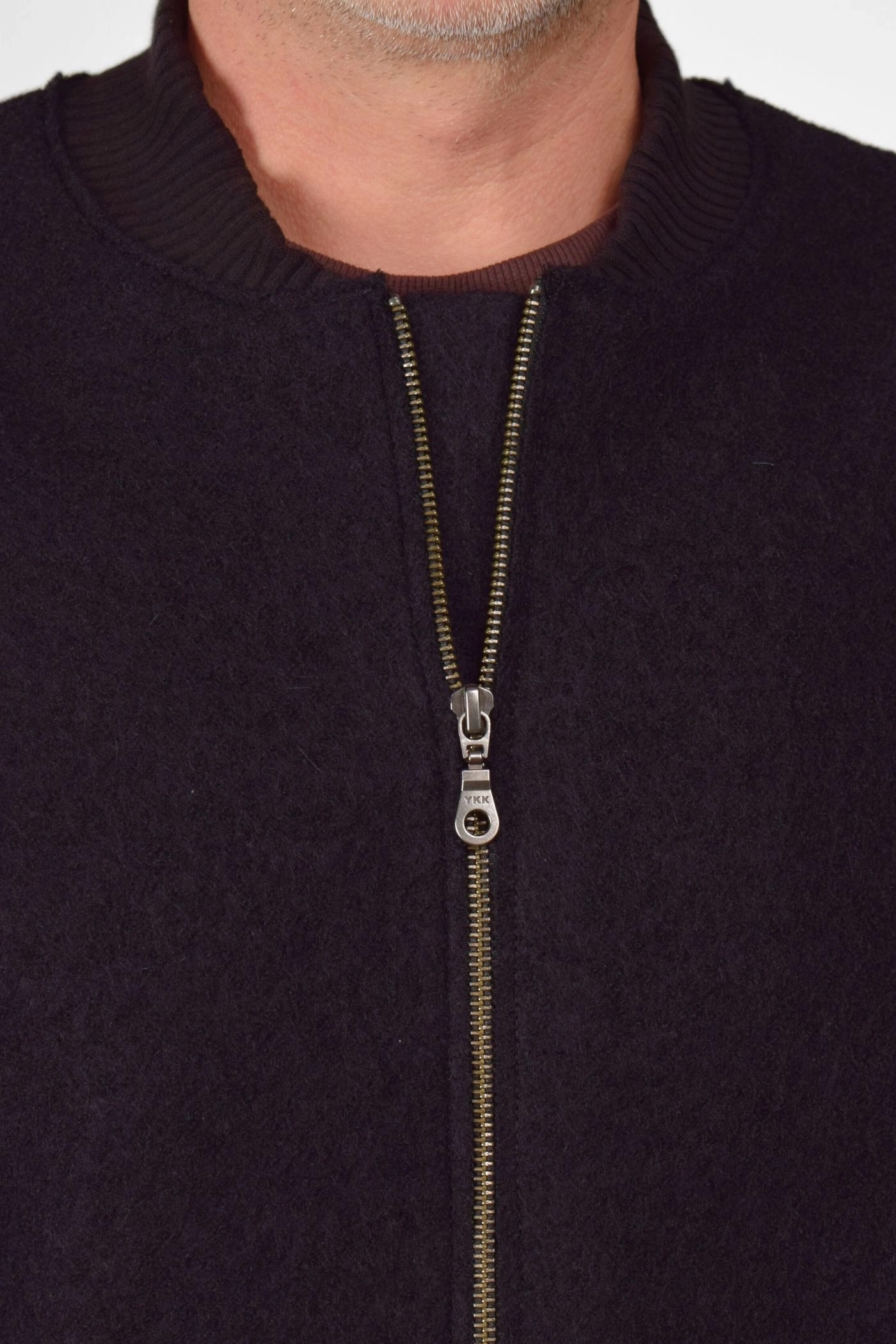 Wolljacke für Herren in schwarz mit Futter - fair produziert - Ansicht Detail Reissverschluss