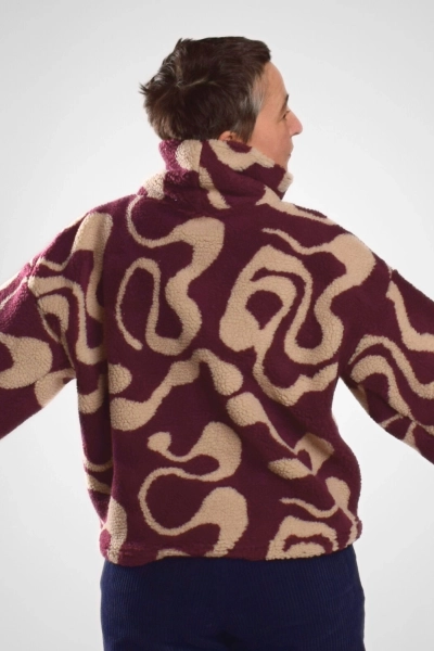 Weiter Pullover "Rya" von Adrett mit großem, drapierbarem Kragen - frontal abgebildet