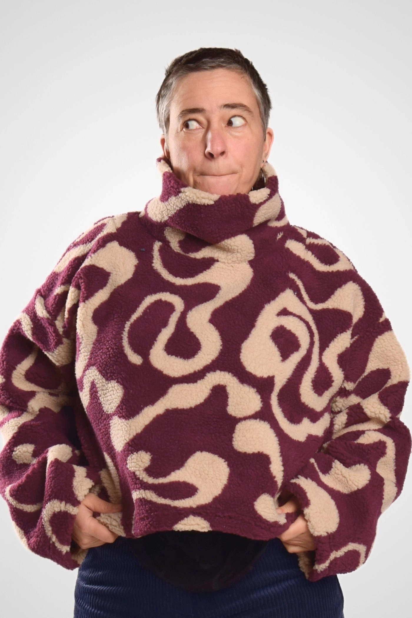 Weiter Pullover "Rya" von Adrett mit großem, drapierbarem Kragen - frontal abgebildet