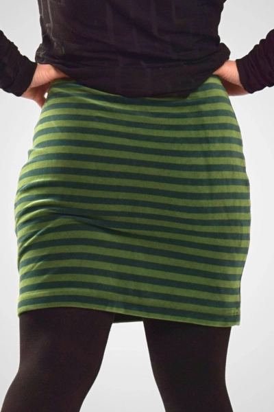 Kurzer Stretch Rock Grün Streifen Nickisamt - fair produziert - Ansicht von hinten