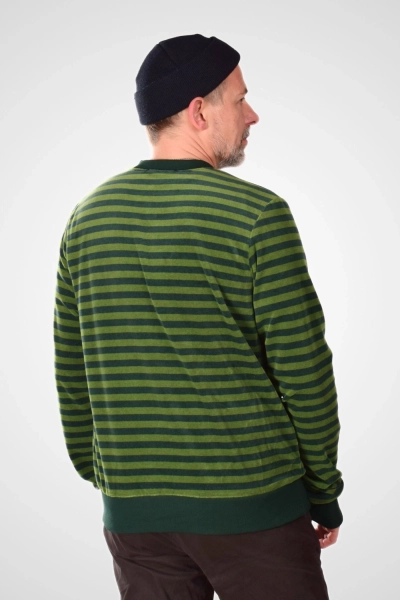 Samtiger Nikki Herrenpullover dunkelgrün-grün gestreift von Helden & Halunken - Rückansicht