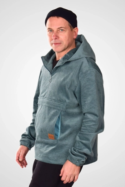 Schlupfjacke "Freerik" aus Cord von Helden & Halunken in Seitenansicht mit geöffnetem Brustreißverschluss