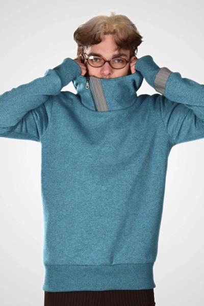 Frontale Ansicht des Potatoes Hoodies mit seitlichem Reißverschluss am Kragen und Kapuze