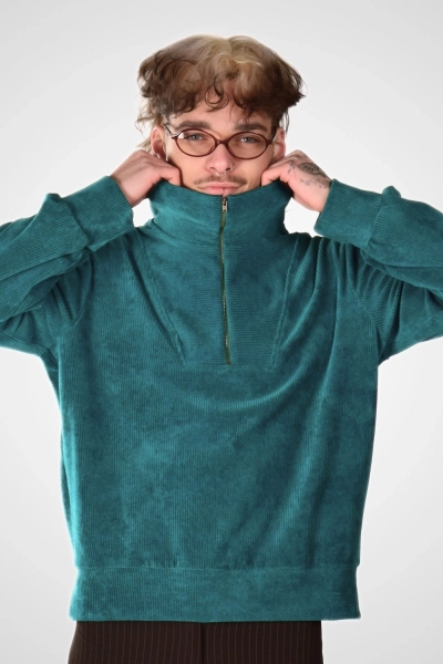 Softcord Troyer Pullover in Petrol von Potatoes mit geschlossenem Reißverschluss, Frontansicht