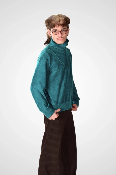 Troyer Pullover aus Softcord von Potatoes mit sichtbarer Cordstruktur, Seitenansicht