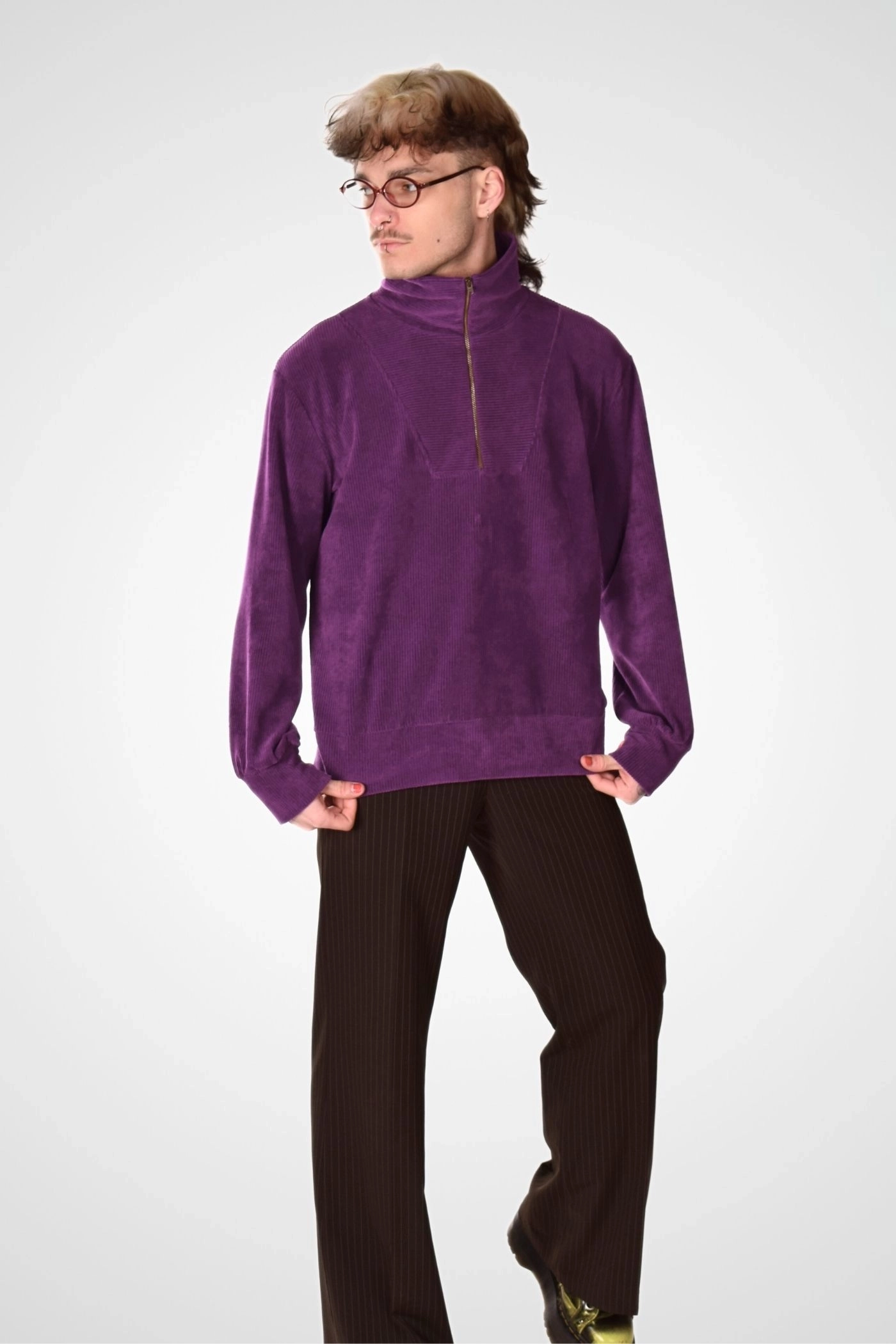 Troyer Pullover aus Softcord mit Reißverschluss von Potatoes - Model ganz sichtbar