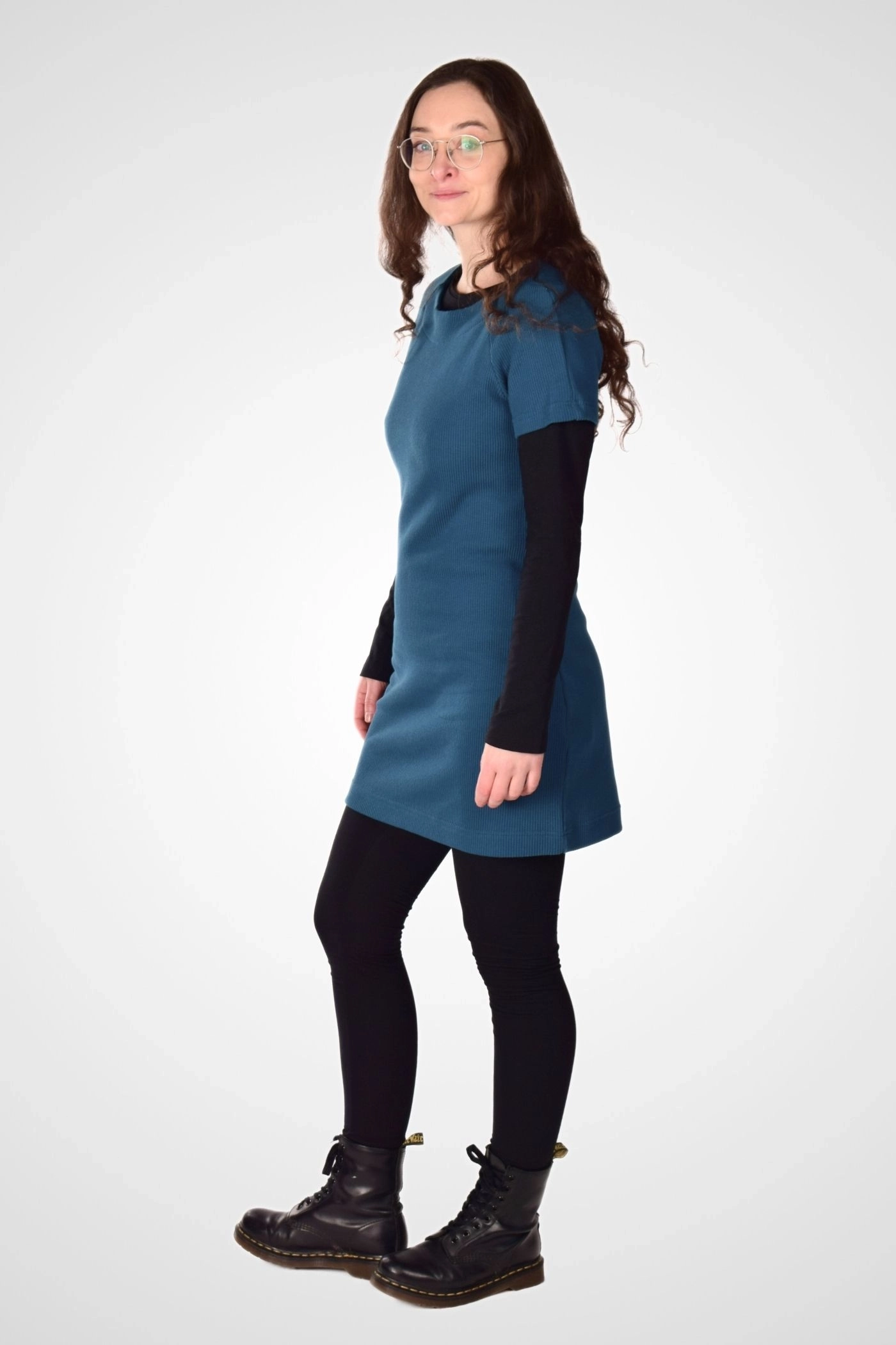 Feinstrickkleid von Potatoes mit lockerer Silhouette, Seitenansicht links