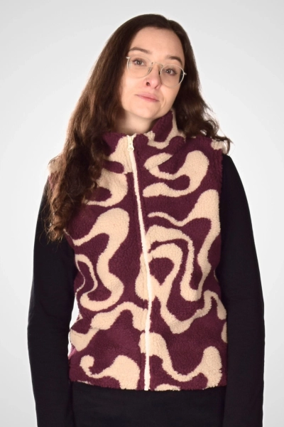 Damenweste "Maja" von Mrs.Hippie, Frontansicht mit hohem Kragen