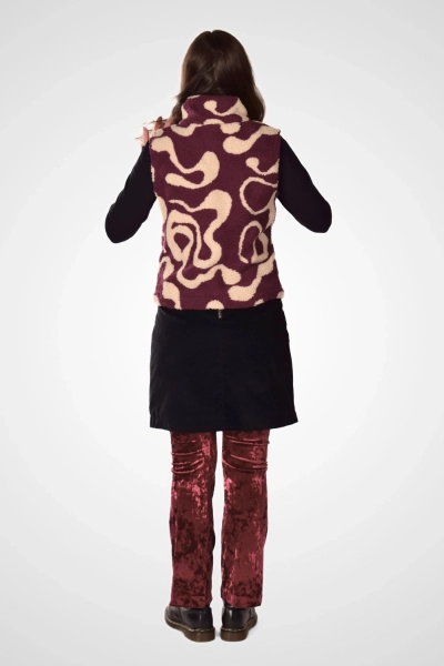 Damenweste "Maja", Rückansicht zeigt klare Linienführung