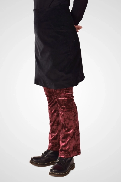 Seitenansicht "Nelly" in schwarz, knielanger Baumwollrock von Potatoes