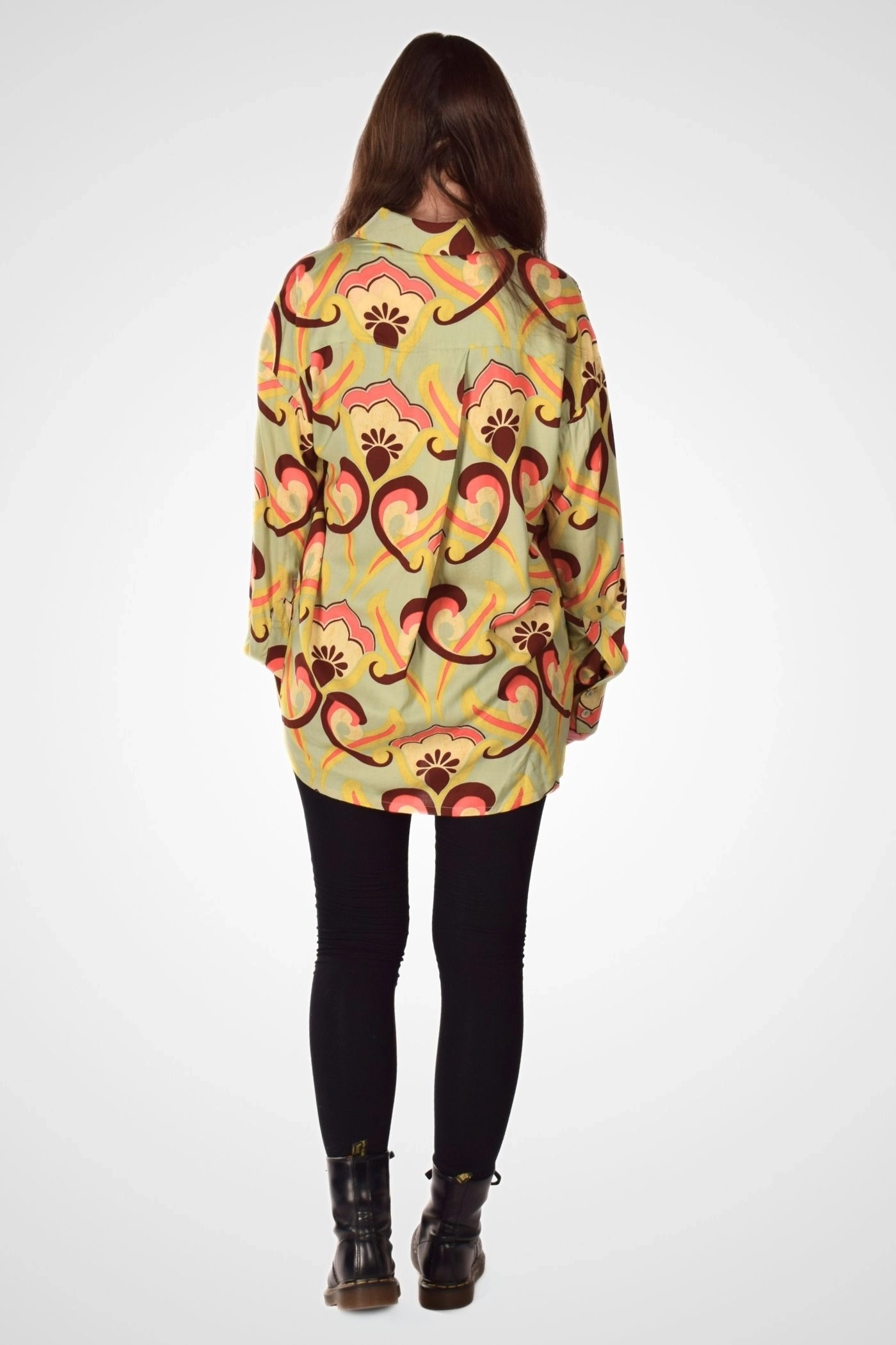 Potatoes Oversize Bluse "Lea" von hinten - entspannter Sitz und moderne Linienführung