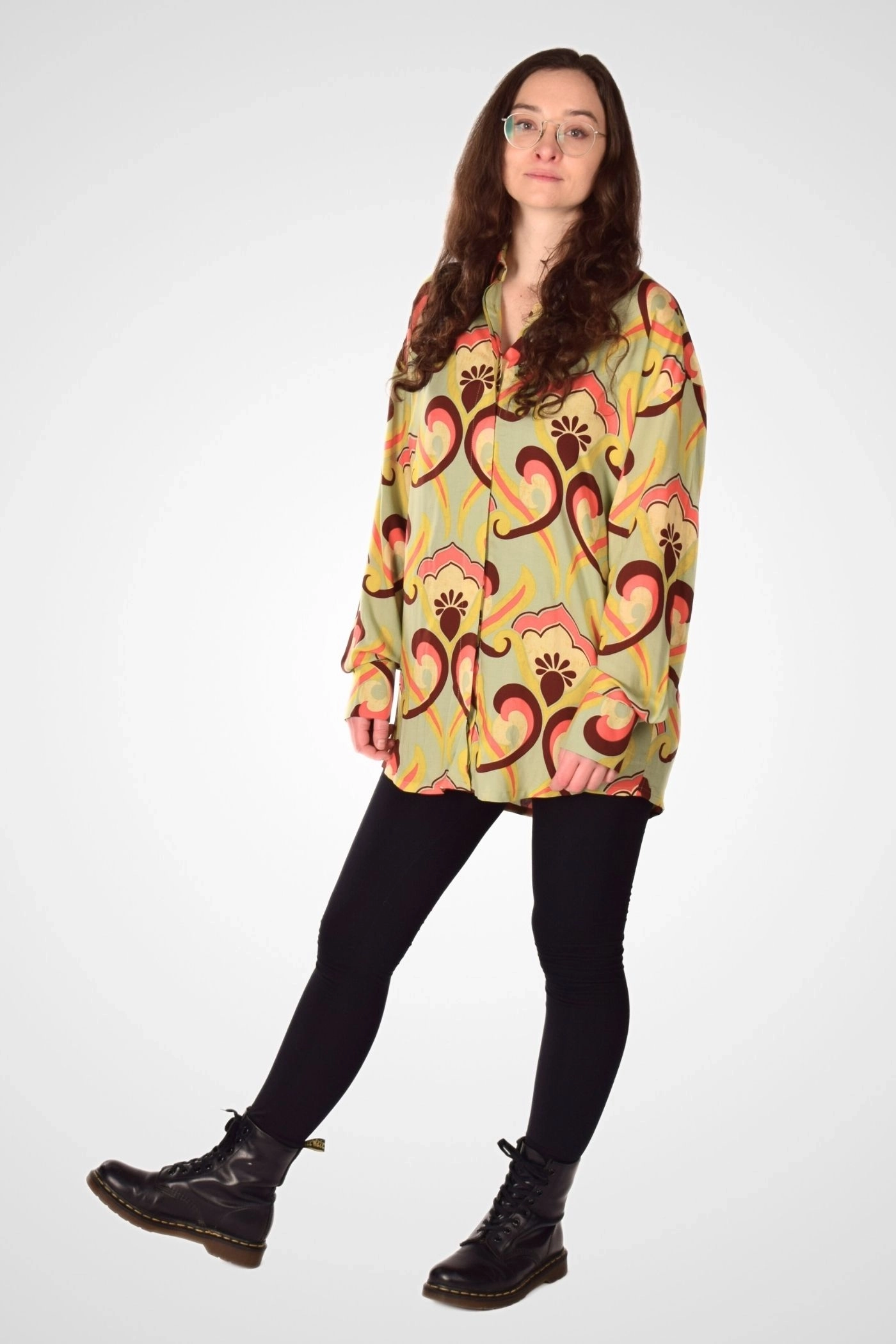 Bluse "Lea" von Potatoes in Seitenansicht - leichtes Material mit elegantem, fließendem Fall