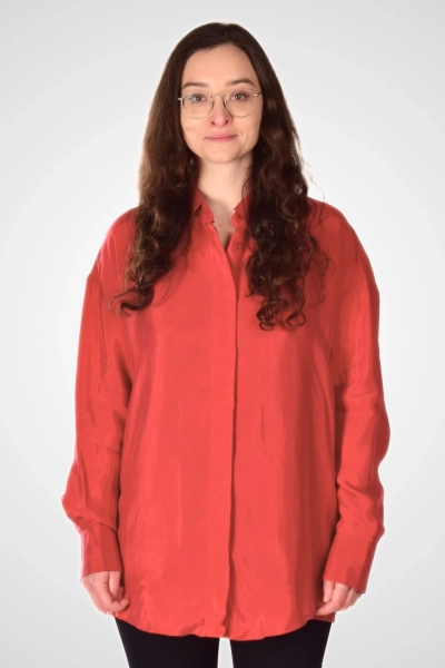 Damen Oversize Bluse "Lea" in Rot von Potatoes aus hochwertigem Cupro - Vorderansicht