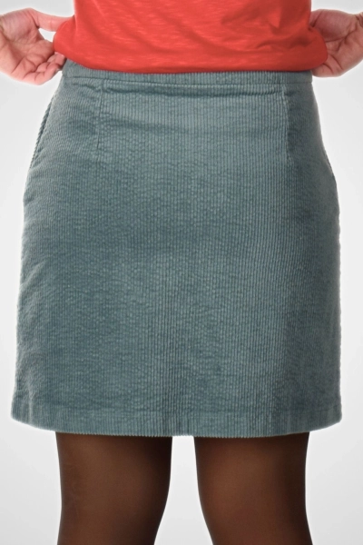 Cordrock "Beate" in Frontansicht mit zwei Knöpfen am Bund und sichtbarem YKK Reißverschluss