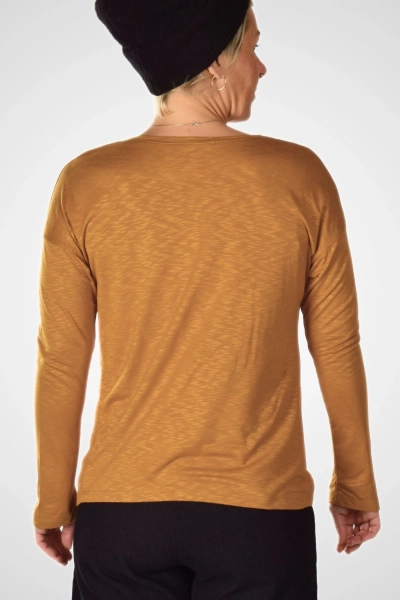 Damen Langarmshirt "Uta" in Goldgelb mit modernem Schnitt vorne
