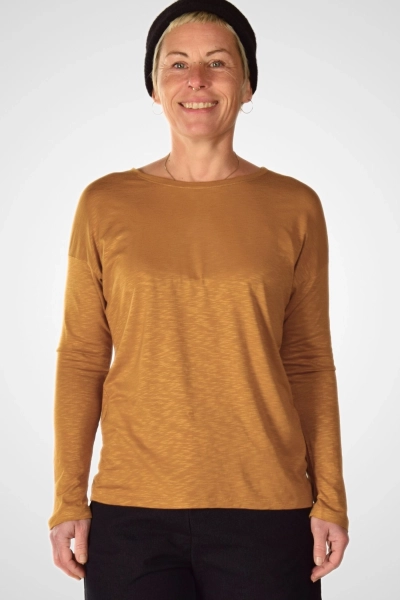 Damen Langarmshirt "Uta" in Goldgelb mit modernem Schnitt vorne