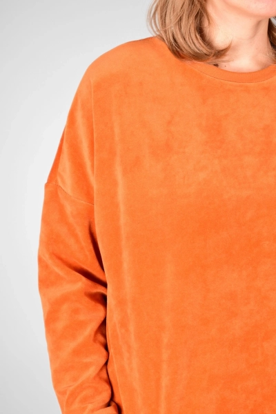 Detailansicht vom Samt Pullover "Tia" in Orange