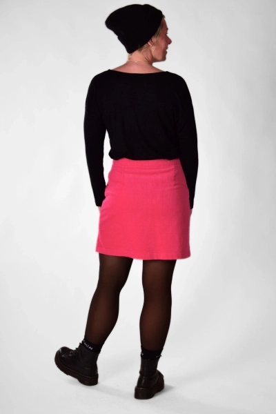 Cordrock "Beate" in Neo Pink ganzes Modell, Frontansicht