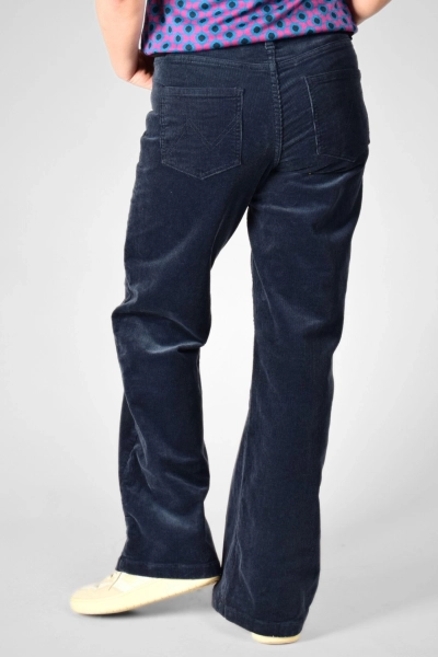 frontale Ansicht der Wide Leg Hose "Marlene" in dunkelblau