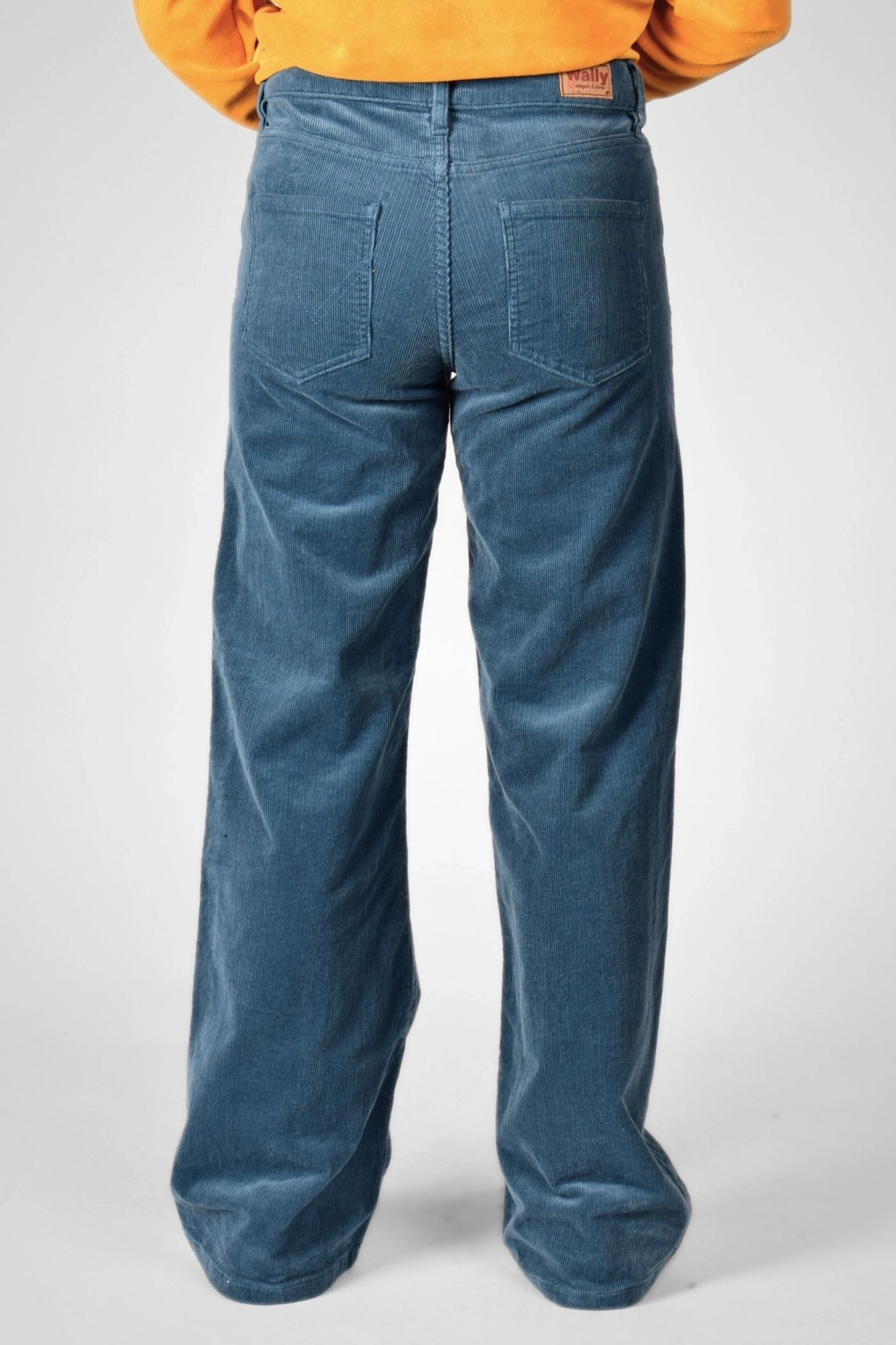 Rückansicht der Wide Leg Hose "Marlene" aus Cord