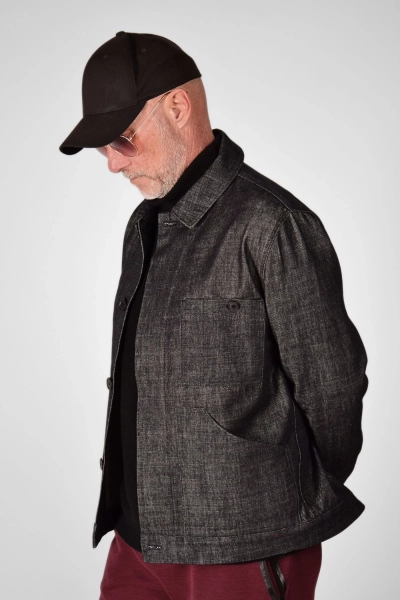 Frontale Darstellung der Herrenjacke "Marcus" im modernen Workwear-Stil mit klarer Linienführung und praktischen Taschen