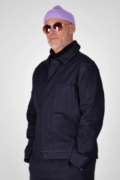 Worker-Jacke "Marcus" in Dark Blue Denim mit durchgehender Knopfleiste und geradliniger Passform – Frontansicht.