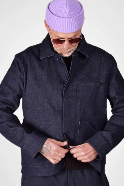 Worker-Jacke "Marcus" in Dark Blue Denim mit durchgehender Knopfleiste und geradliniger Passform – Frontansicht.